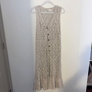 Long, sleeve-less cardigan